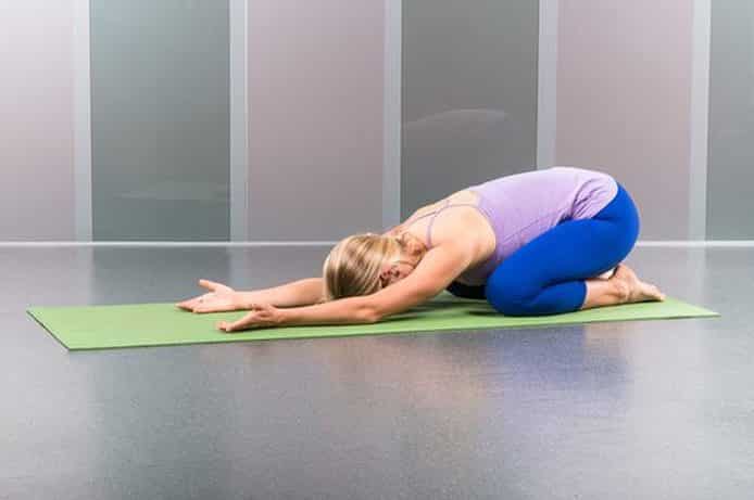 11 temel yoga durusu grafikler 7 1 - Herkesin Pratik Yapması Gereken 11 Temel Yoga Hareketi