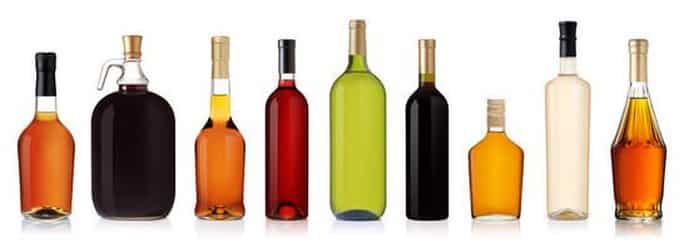 bottles of alcohol - Ertesi Gün Sarhoşluğunu Engellemek İçin Kanıtlanmış 7 Yol