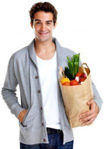 healthy man holding a grocery bag 210x300 1 orig - Paleo Diyeti 101: Yeni Başlayanlar İçin Rehber + Yemek Planı